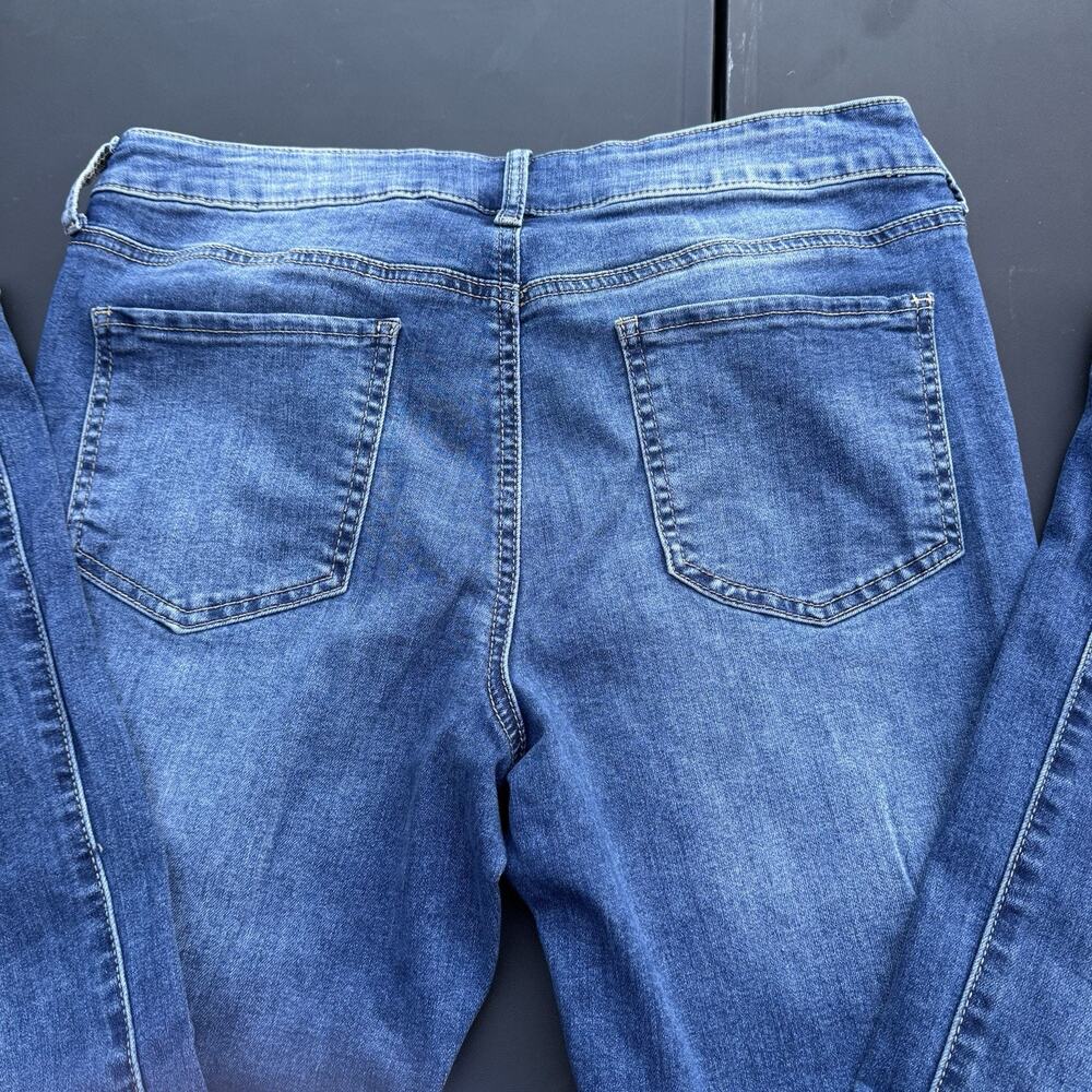 SO Low Rise Bootcut Jeans Women’s Size 13 / 31W Medium Wash Stretch Denim - Picture 11 of 11